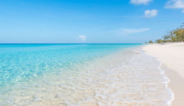 3-suite Group Stay Steps to Beach Sleeps 13