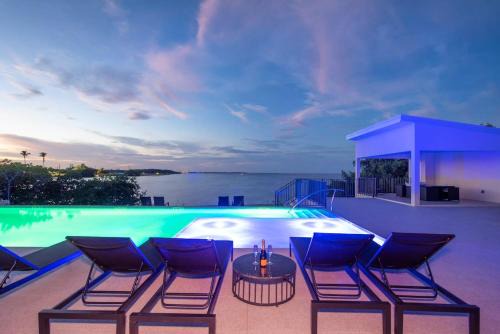 Allure #22 - Waterfront 3BR-3BA Condo with Pool in Red Bay Estate