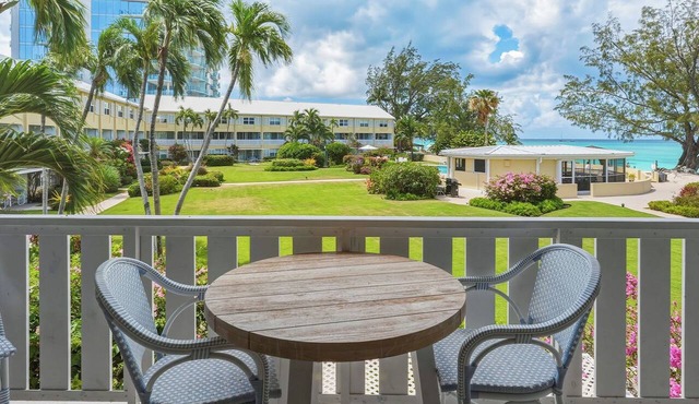 Awesome Beach Condo on Perfect Seven Mile Beach! in Seven Mile Beach