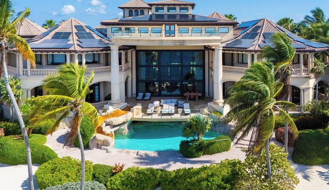 Castillo Caribe: Ultra-Luxe Estate w/Pool Grotto, Tennis & Pickle Ball Courts + Home Spa & Gym