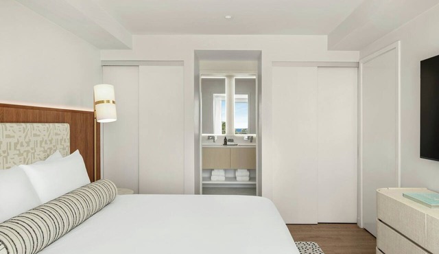 Cayman Adventures, Waterfront Walks & Rooftop Escapes in George Town