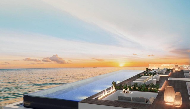 Cayman Island Living with Rooftop Views & Infinity Pool l Spring Suite in George Town