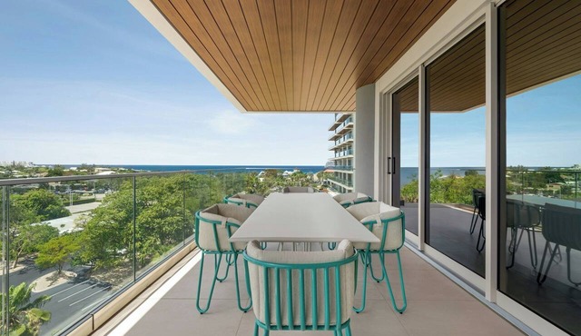 Elegant & Spacious Suite | Rooftop Terrace | 4-Mins Walk to Iconic Dive Sites in George Town