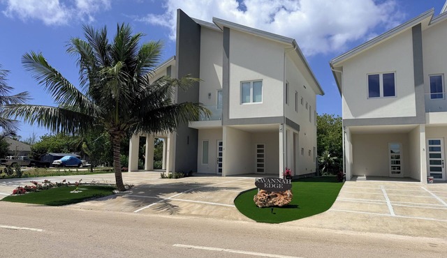 Enjoyable 2-bedroom condo with AC in charming Savannah