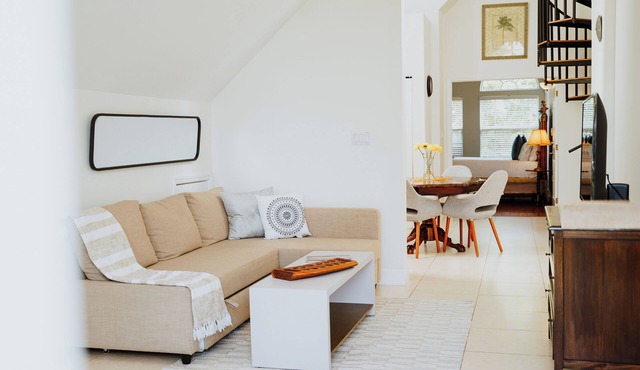 Intimate Papaya Suite 1-bedroom at Award-Winning Shangri-La Bed & Breakfast
