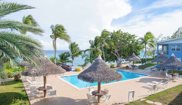 Light & Bright - Two Bed with Stunning Ocean Views