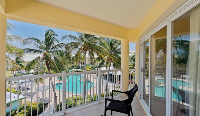 Pool View Studio with Pickleball, Fitness Room, Freshwater Pool & Beach Access in West Bay