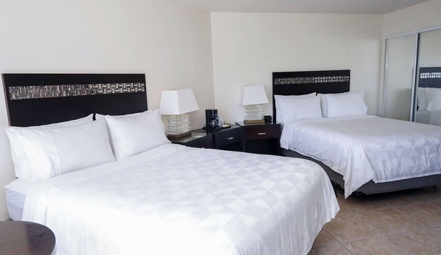Pool View Studio with Breakfast Included for All Guests & 3 Miles to Camana Bay in West Bay