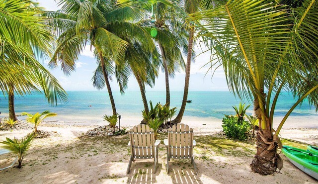 Private Beachfront Villa with Kayaks, Snorkeling, & Waterfront Screened Porch! in East End