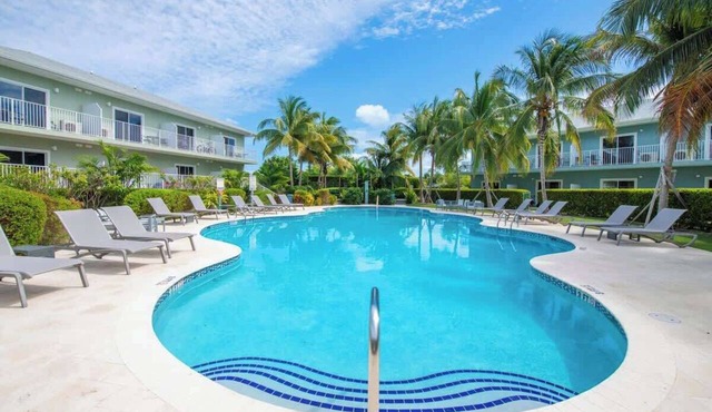 Summertime Suites #54 | 1BR West Bay Condo & Pool