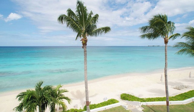Sundowner is a beautifully decorated condo on 7MB with the best sunset views