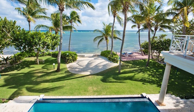 Tatenda 6 Bedroom Villa: Heated Pool, Balcony Suites