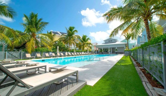 The Meadows Luxury 3 Bdrm Townhouse with Pool and Gym in West Bay