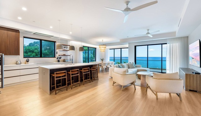 The Sands 4: 7Mile Beach Condo w/Rooftop Pool & Beach Deck