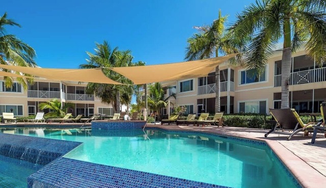 Waterfront Colonial Kai 2BR - Pool, Kayak & SUP