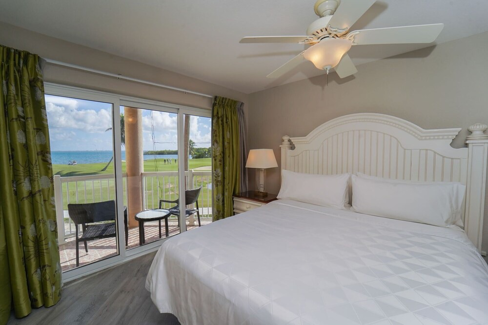 Crystal Harbour Apartment | Holiday Inn Resort Grand Cayman