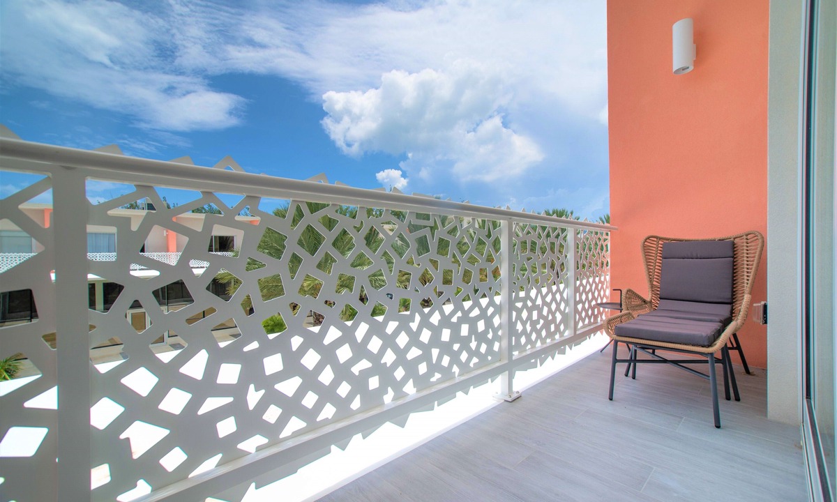 Seven Mile Beach Apartment | Cayman Luxury Rentals at The Grove
