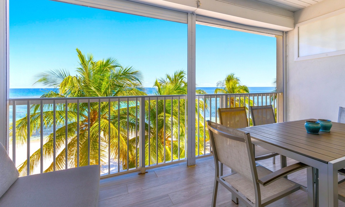 Savannah Condo | Cayman Luxury Rentals at Coral Bay