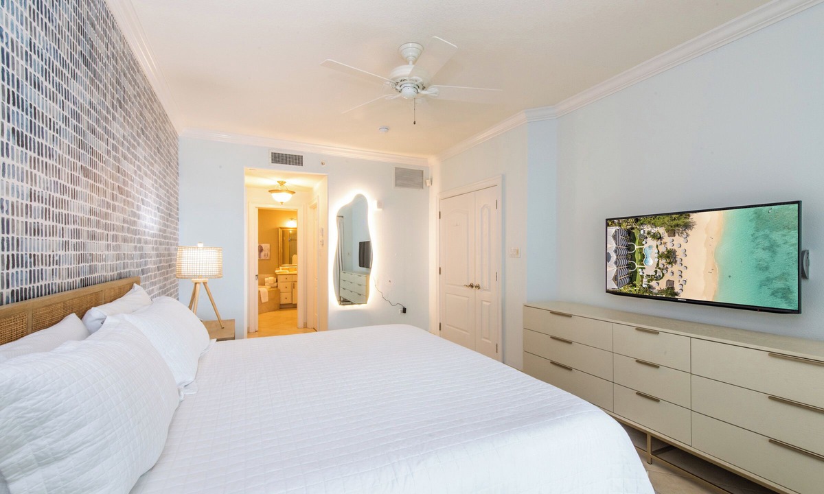 Seven Mile Beach Villa | Villa 3, Ground floor, 3 bedroom, 3 bathroom, oceanfront, fully equipped.