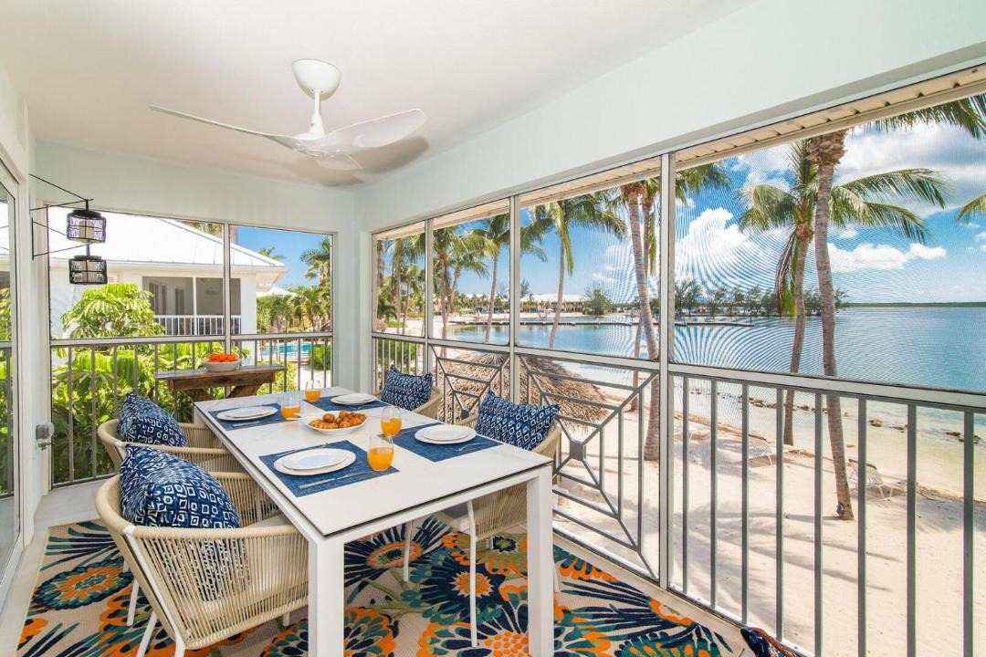 Rum Point Apartment | Kailua Villa