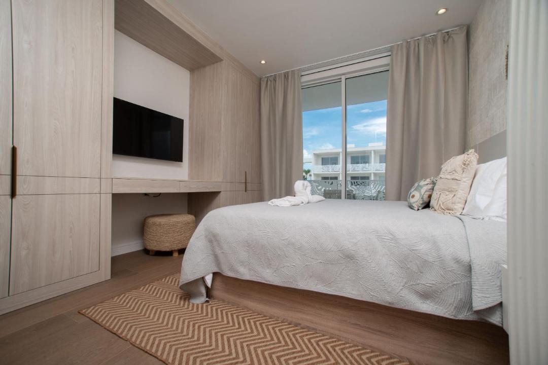 Seven Mile Beach Apartment | #40 Villa Solace at The Grove Too