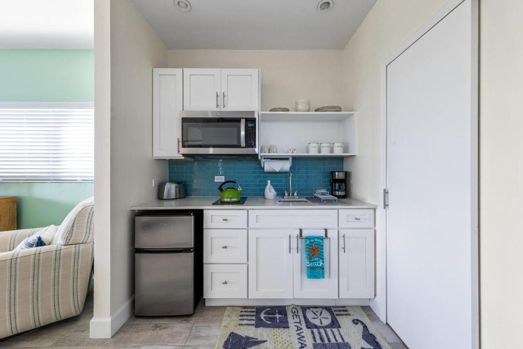 Colliers Bay House | The Blue Iguana at Cottages
