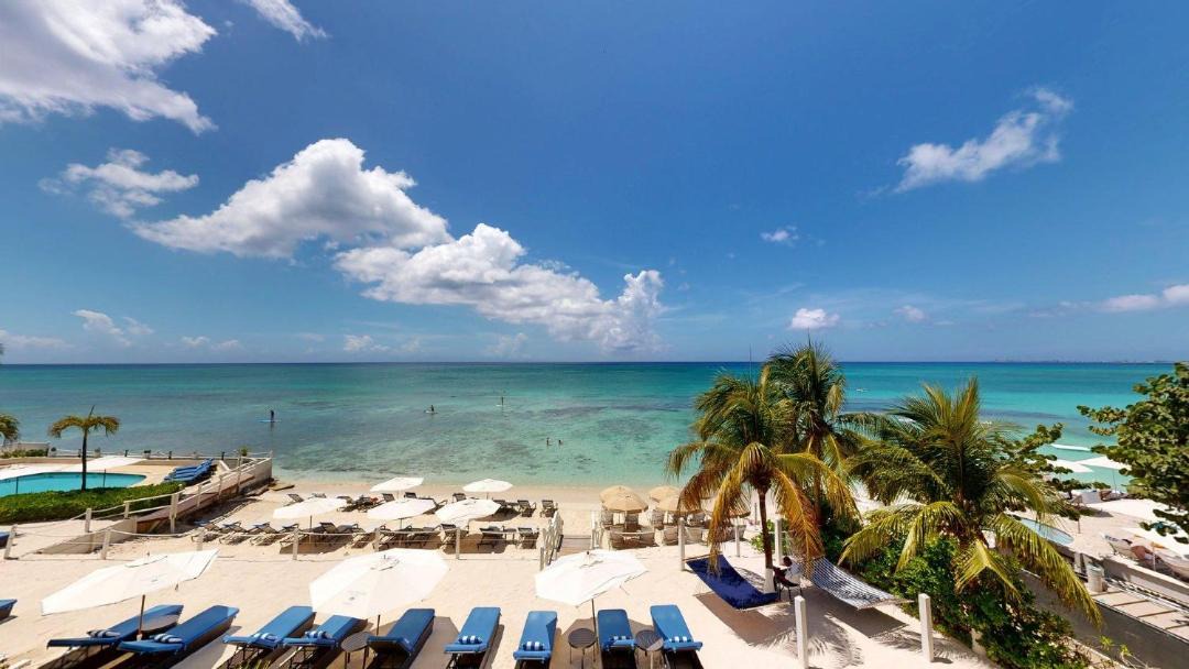 Seven Mile Beach Apartment | Beachfront 4Br Retreat Walk To Beach & Town