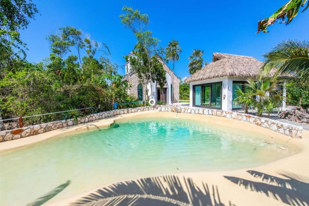 North Side House | The Mastic Cottage Collection - 7BR Estate on North Side