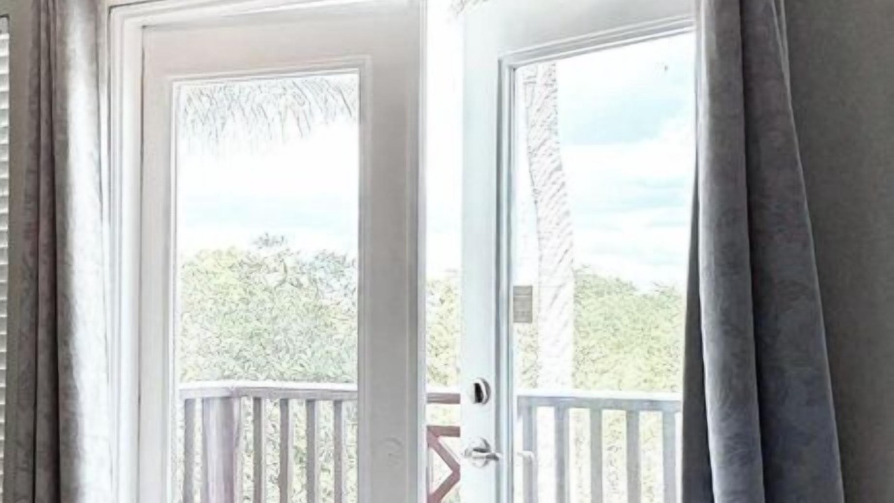 Photo of Patio Balcony in West Bay