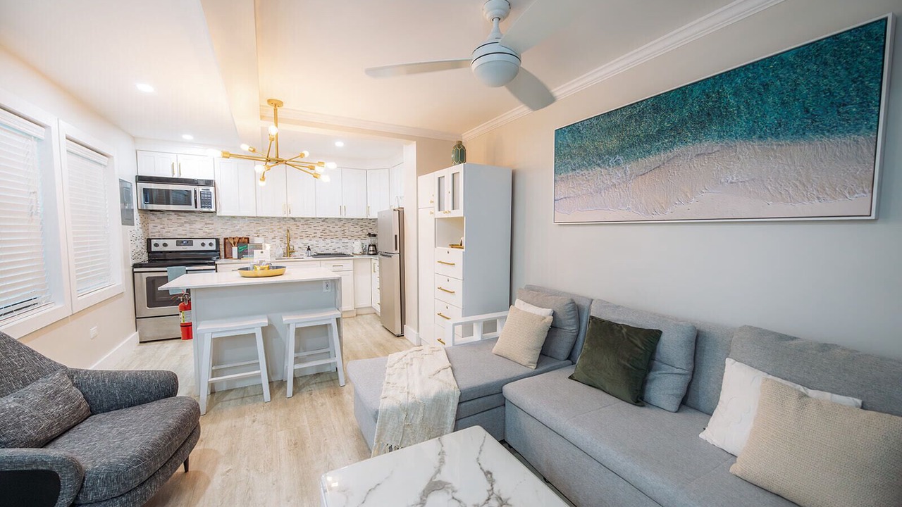 Photo of Livingroom in West Bay