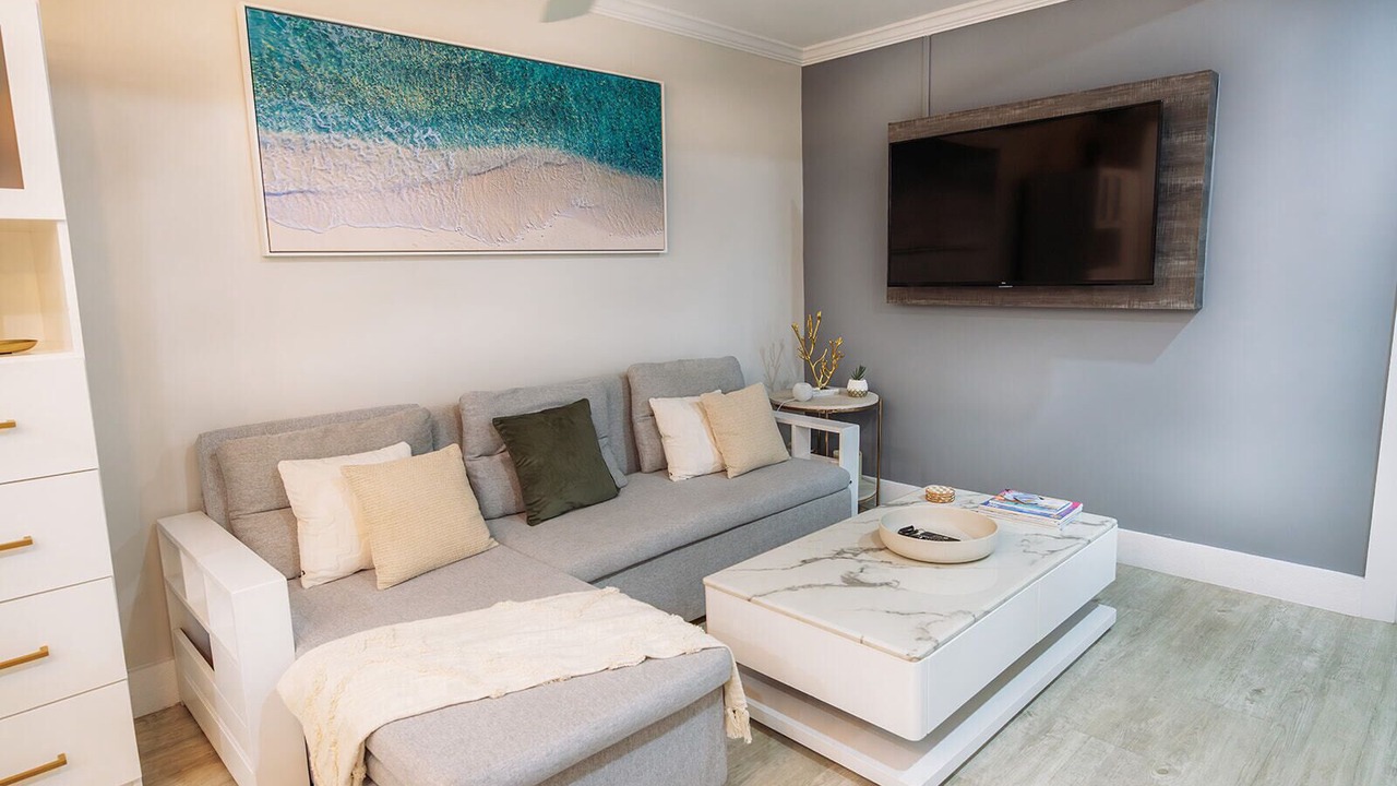 Photo of Livingroom in West Bay