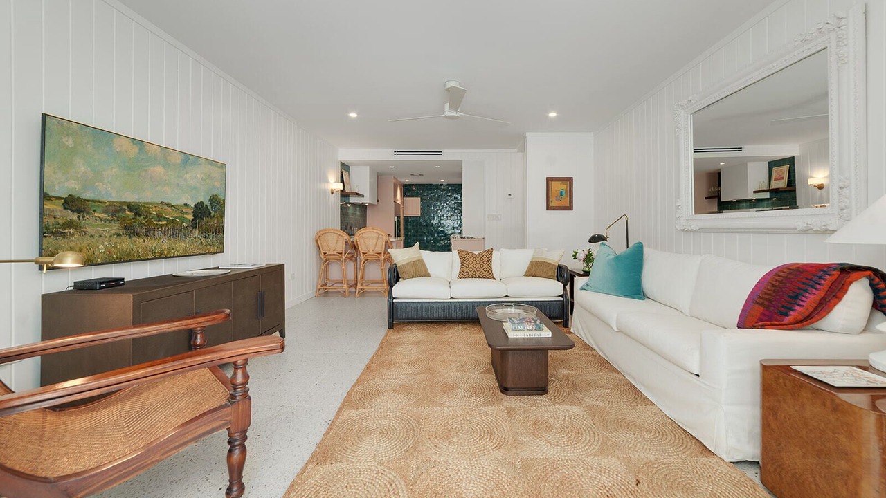 Photo of Livingroom in West Bay
