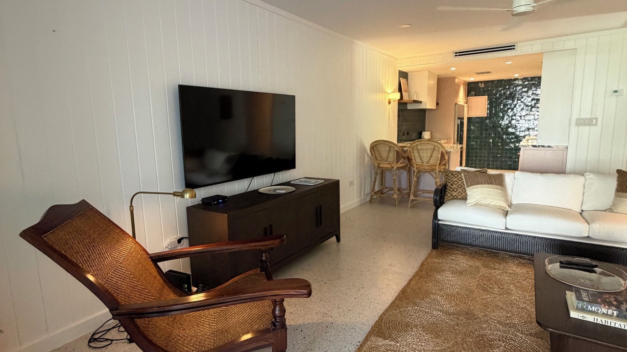 Photo of Livingroom in West Bay