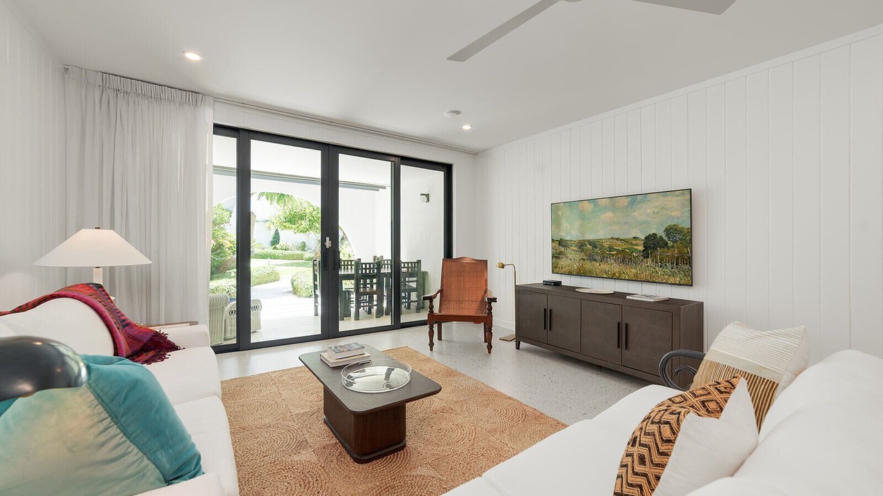 Photo of Livingroom in West Bay