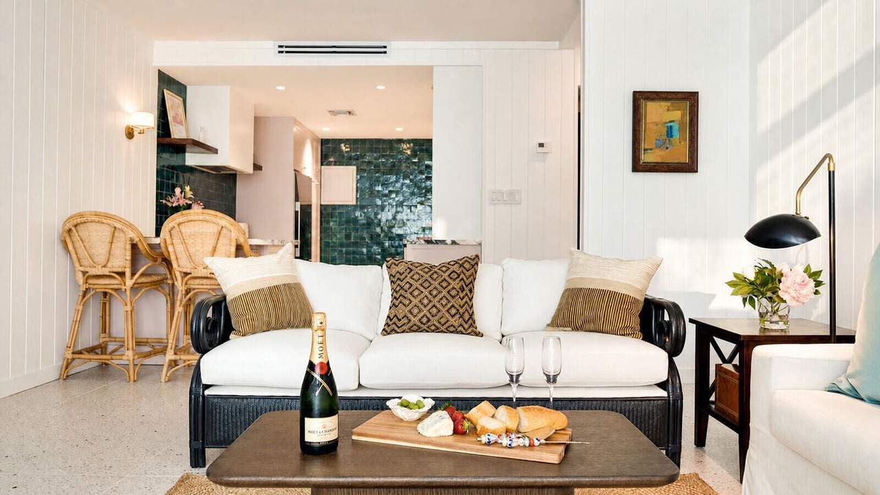 Photo of Livingroom in West Bay