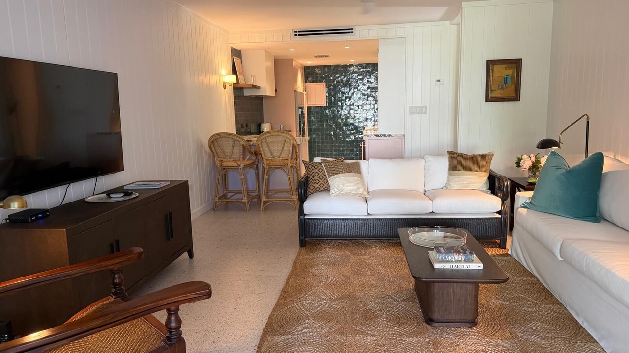 Photo of Livingroom in West Bay