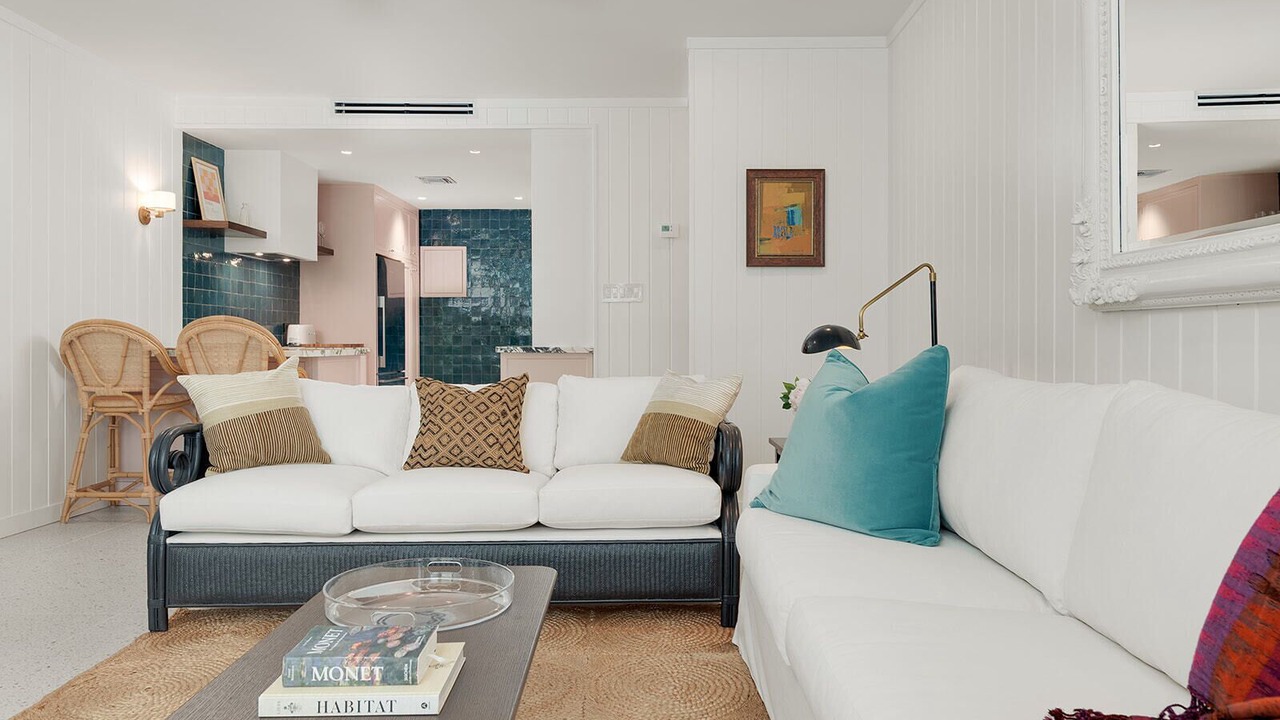 Photo of Livingroom in West Bay