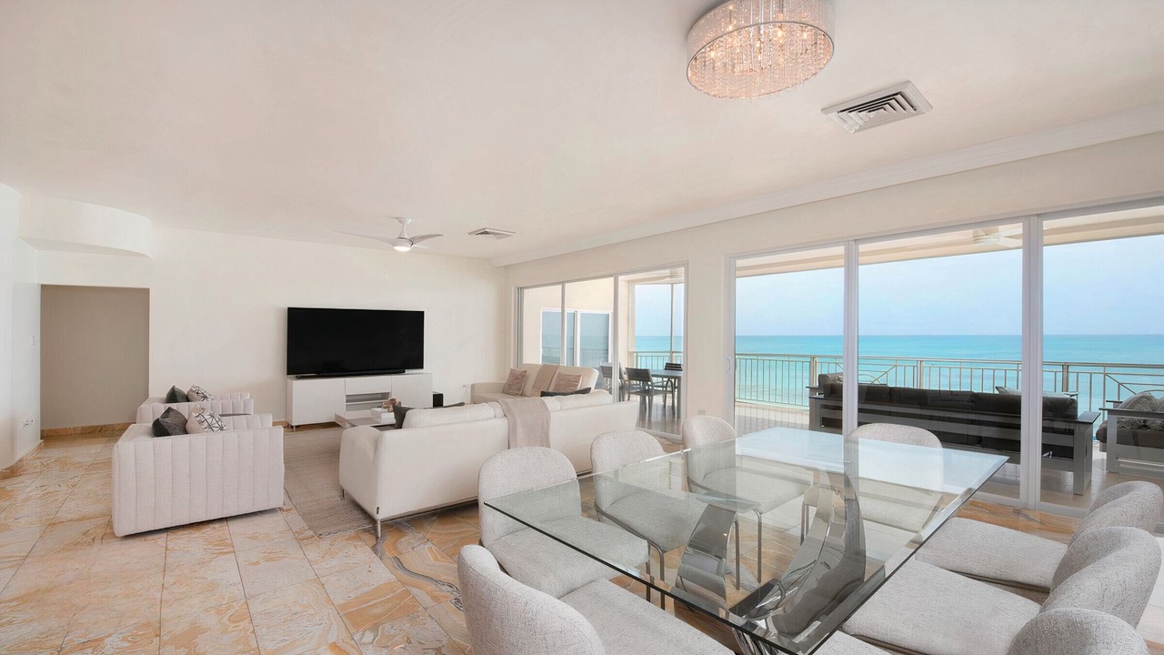 Photo of Livingroom in Seven Mile Beach