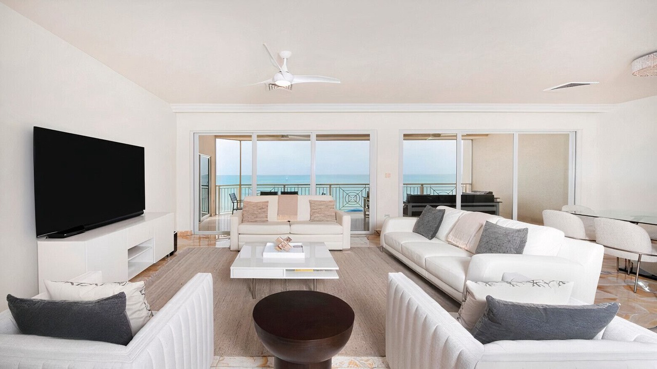 Photo of Livingroom in Seven Mile Beach