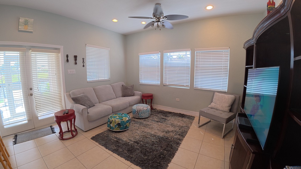 Photo of Livingroom in North Sound Estates