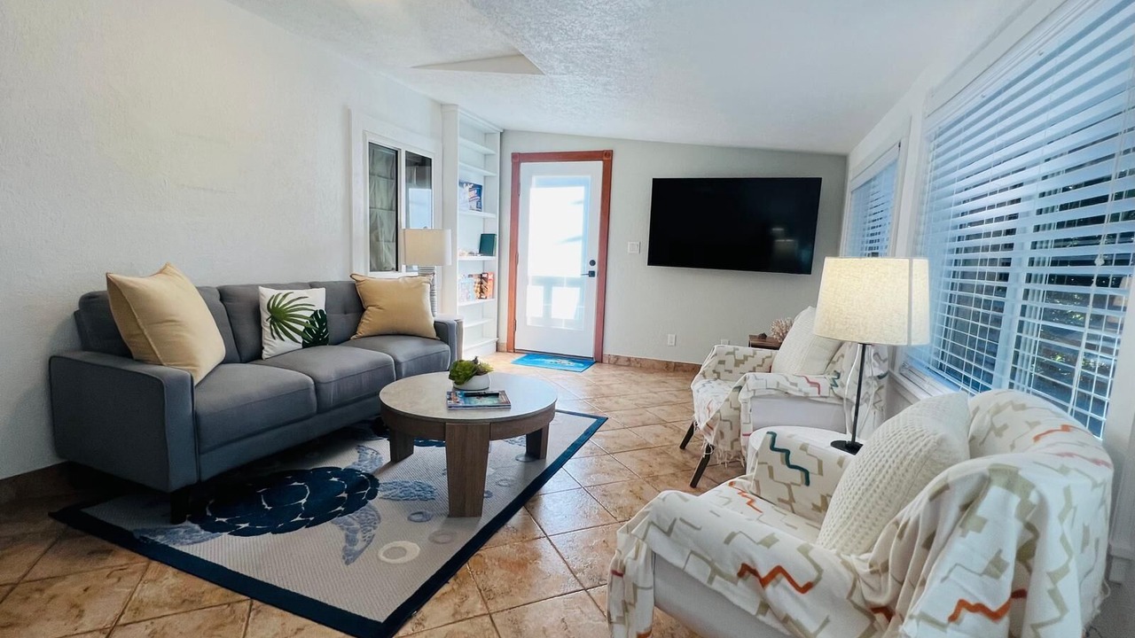 Photo of Livingroom in Bodden Town