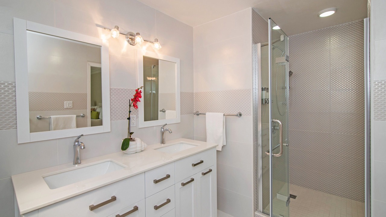 Photo of Bathroom in Seven Mile Beach