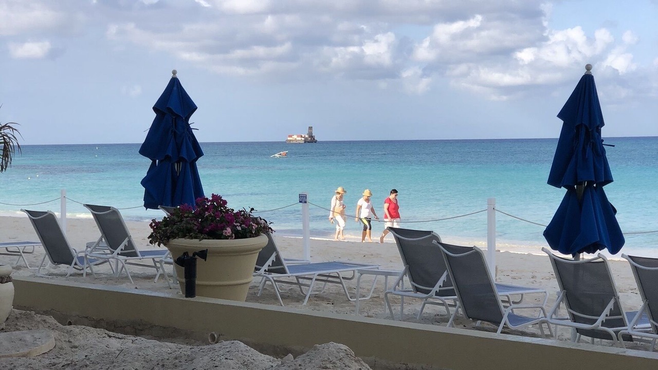 Photo of Others in Seven Mile Beach