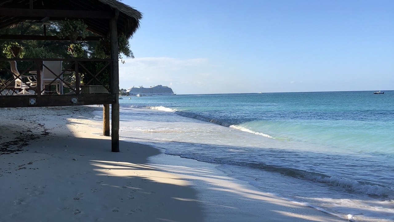 Photo of Others in Seven Mile Beach