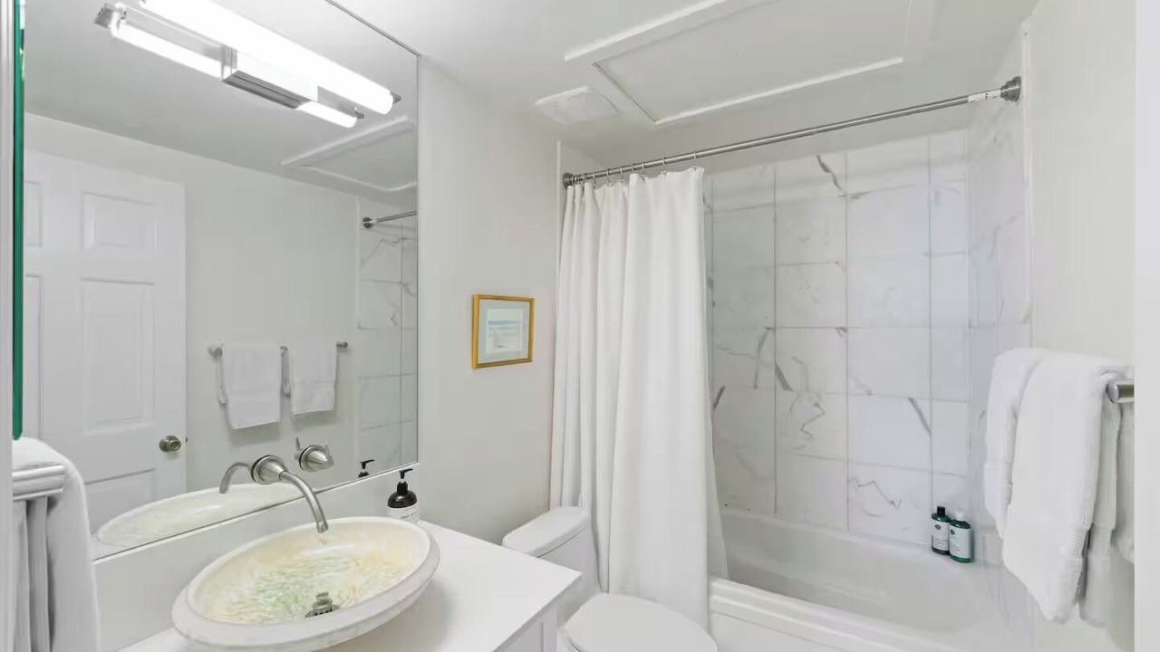 Photo of Bathroom in West Bay