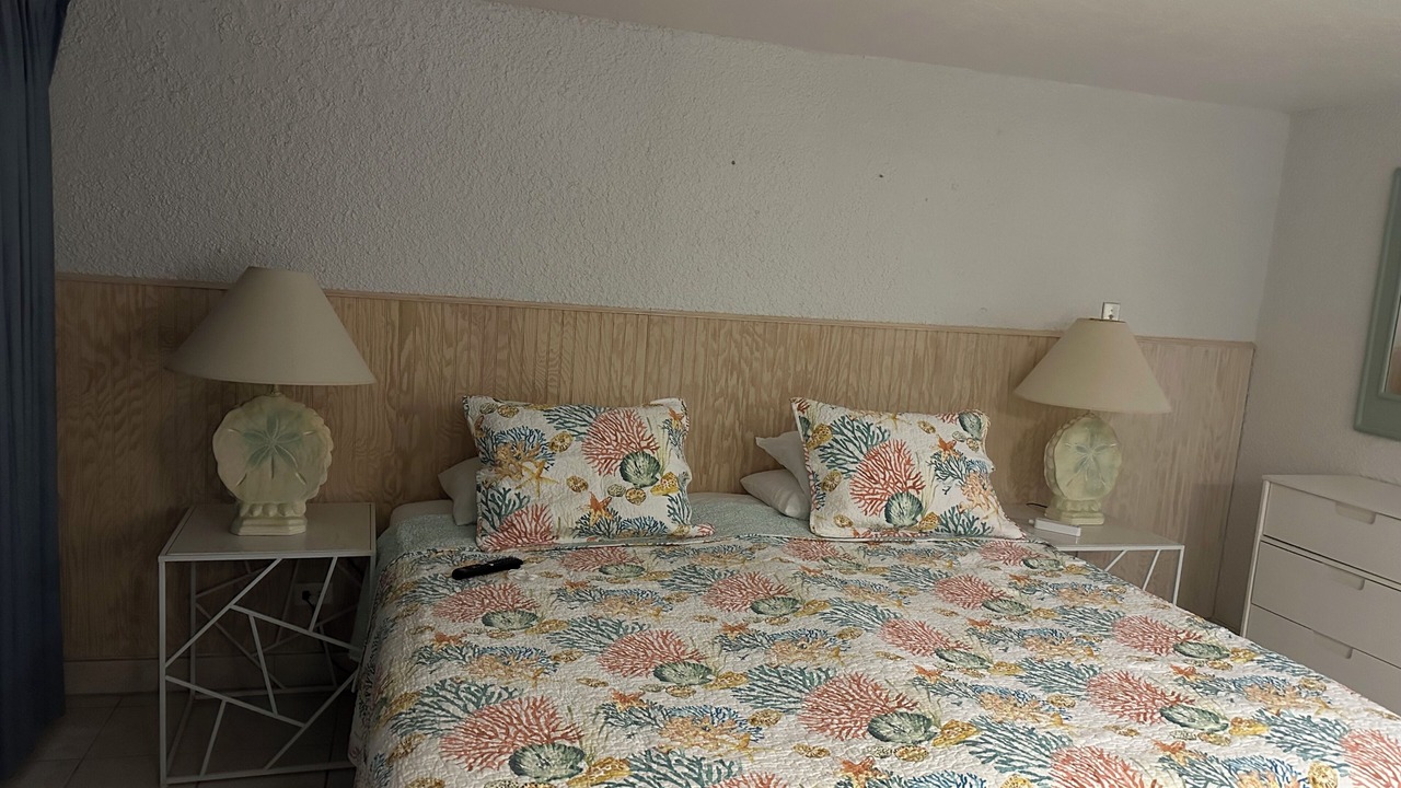 Photo of Bedroom in Seven Mile Beach