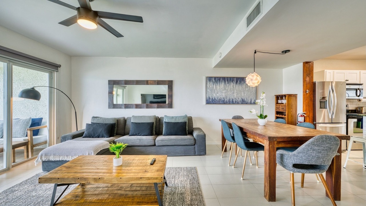 Photo of Livingroom in Seven Mile Beach