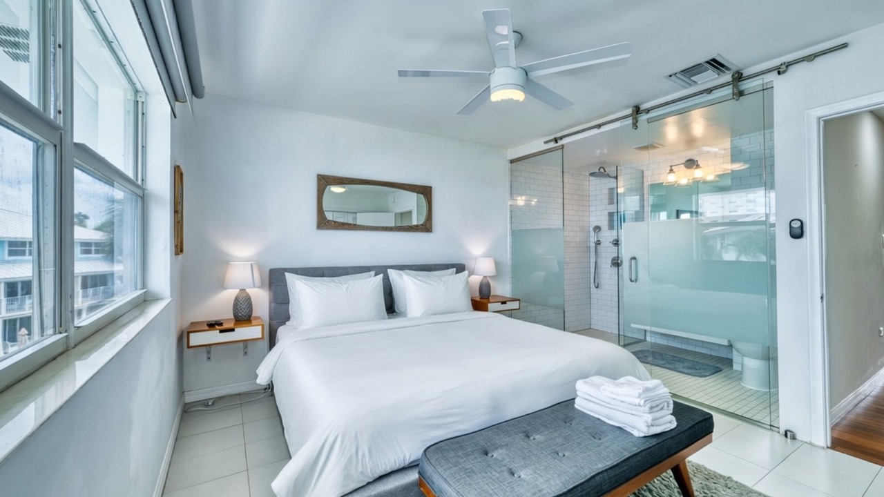 Photo of Bedroom in Seven Mile Beach