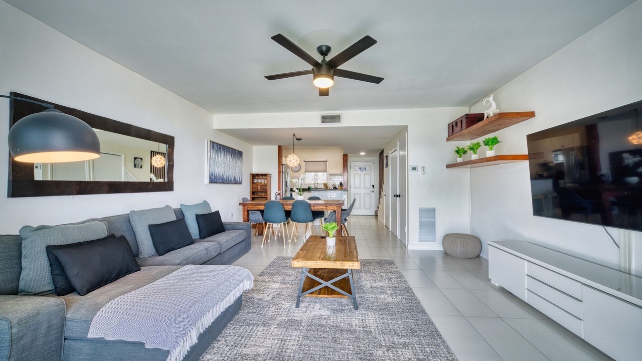 Photo of Livingroom in Seven Mile Beach
