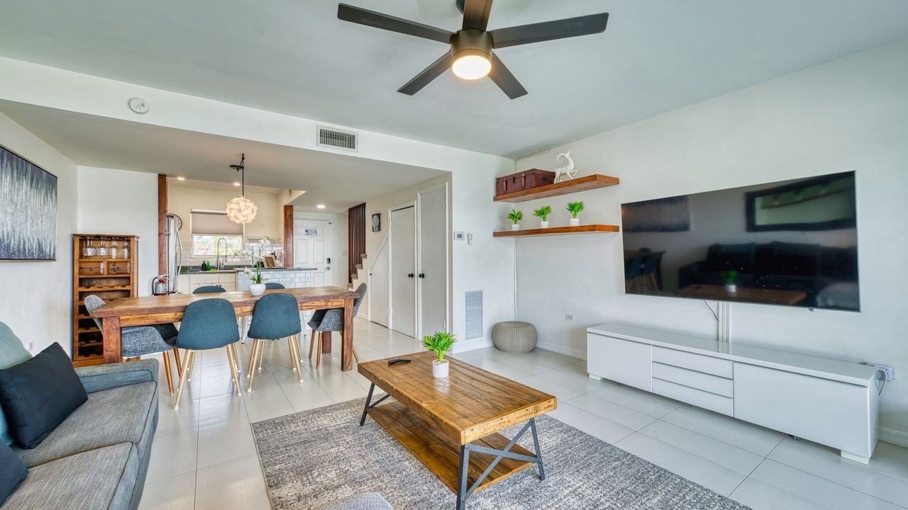 Photo of Livingroom in Seven Mile Beach
